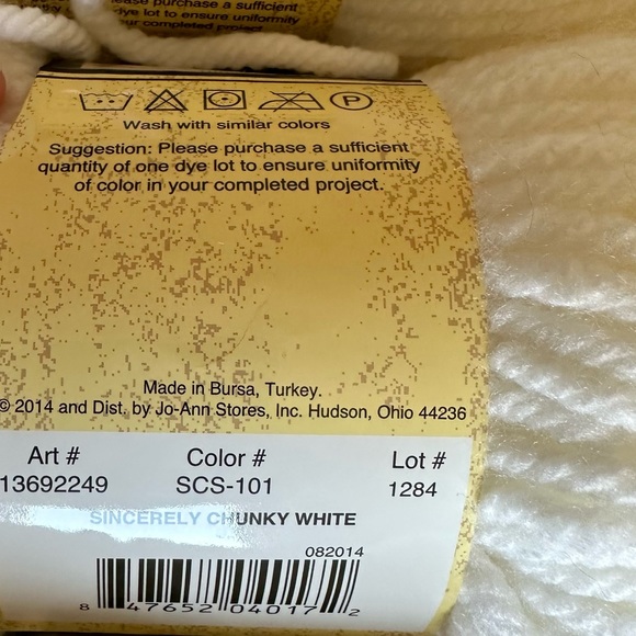 Lot of Four Skeins of Purl Essence Sincerely Chunky White Yarn - Picture 4 of 4